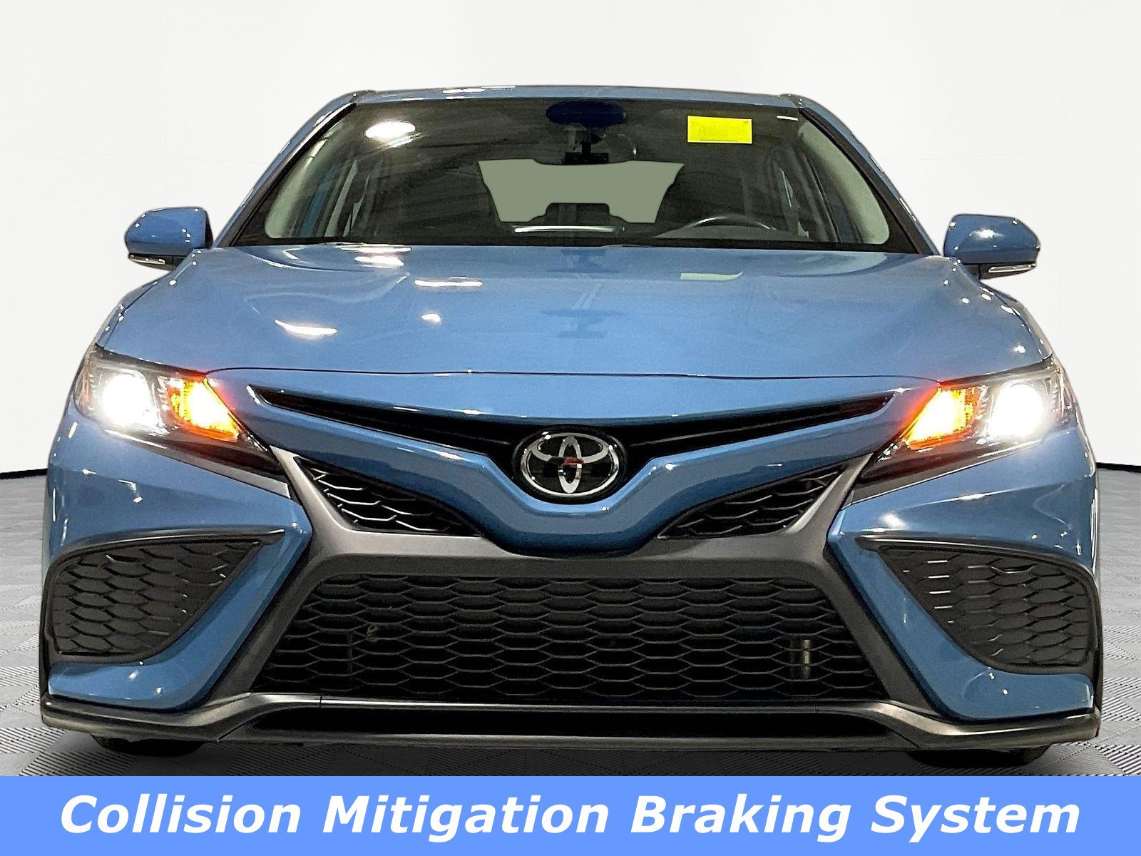 Used 2023 Toyota Camry SE w/ Cold Weather Package FWD image 2