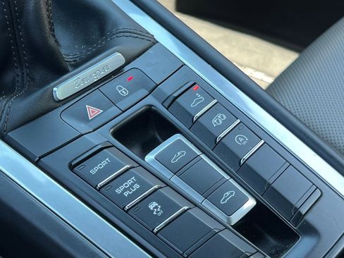 Certified 2015 Porsche 911 Targa 4 AWD/4WD image 29