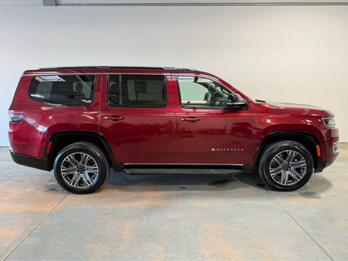 Used 2024 Jeep Wagoneer Series II image 6