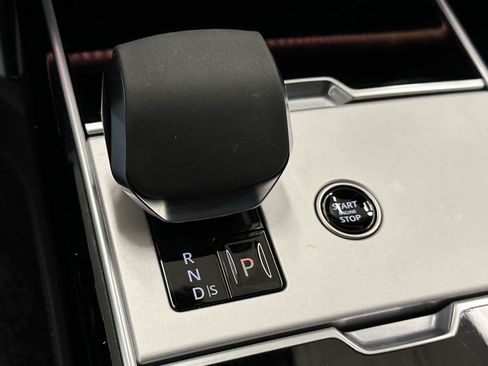 Used 2025 Land Rover Range Rover Long Wheelbase SE image 31