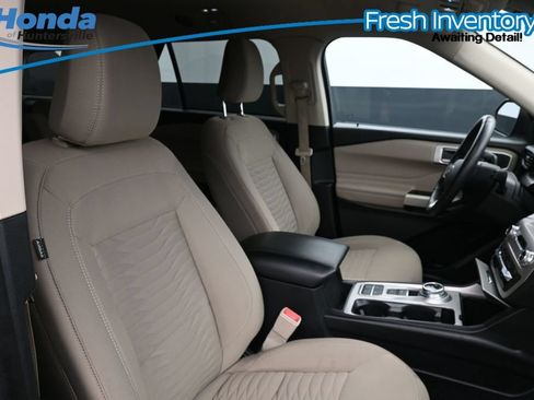 Used 2021 Ford Explorer XLT RWD image 12