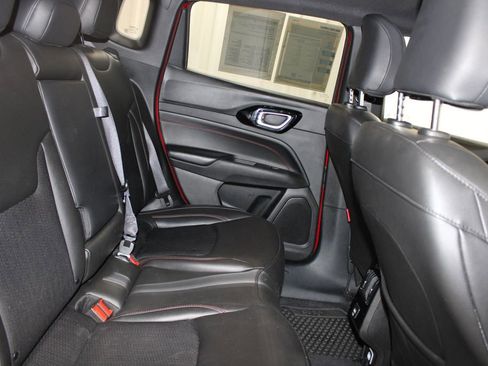 Used 2025 Jeep Compass Trailhawk AWD/4WD image 29