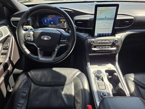 Used 2020 Ford Explorer Platinum w/ Premium Technology Package AWD/4WD image 19