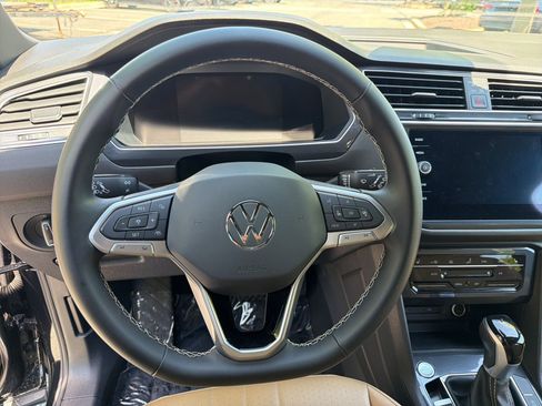 Used 2023 Volkswagen Tiguan SE FWD image 16