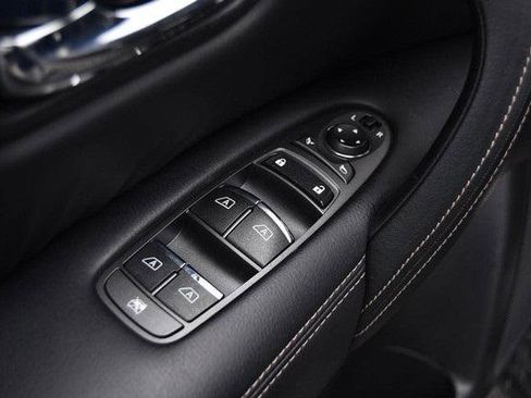 Used 2021 Nissan Armada Platinum image 9