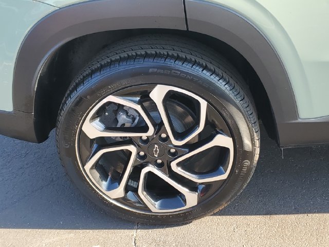 Used 2024 Chevrolet Trax RS w/ Sunroof Package FWD image 5
