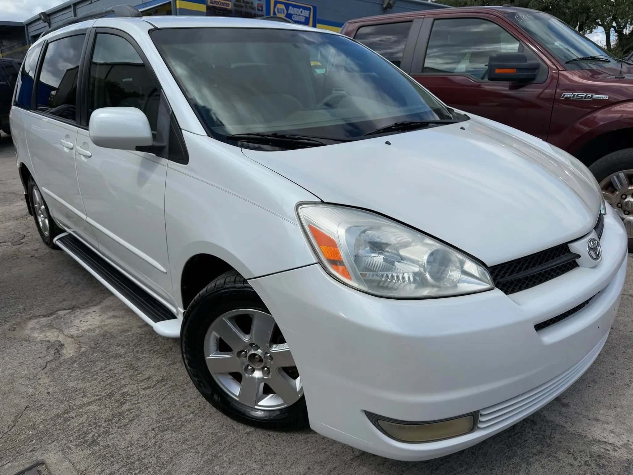 Used 2004 Toyota Sienna XLE FWD image 1