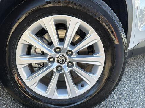 Used 2024 Toyota Grand Highlander XLE image 9