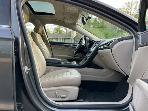 Used 2017 Ford Fusion SE image 11