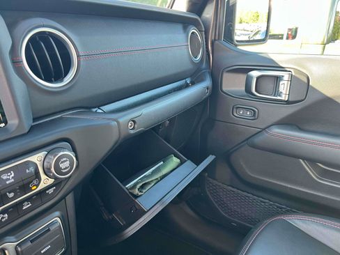 Used 2023 Jeep Gladiator Rubicon AWD/4WD image 11