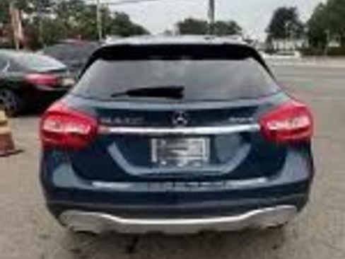 Used 2019 Mercedes-Benz GLA 250 4MATIC w/ Premium Package image 5