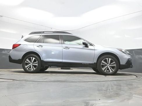 Used 2019 Subaru Outback 2.5i Limited AWD/4WD image 38