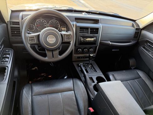 Used 2012 Jeep Liberty Sport image 17