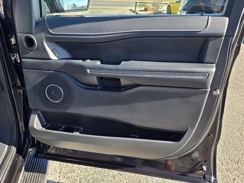 Used 2022 Ford Expedition Max XLT image 18