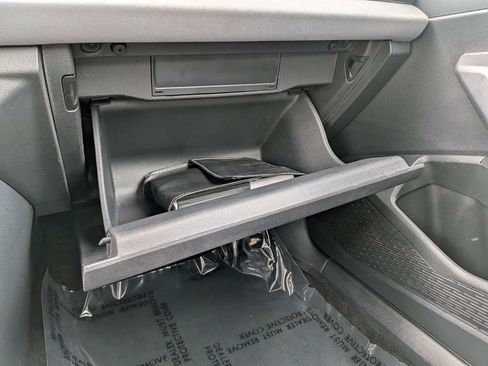 Used 2025 Volkswagen Jetta SE FWD image 25