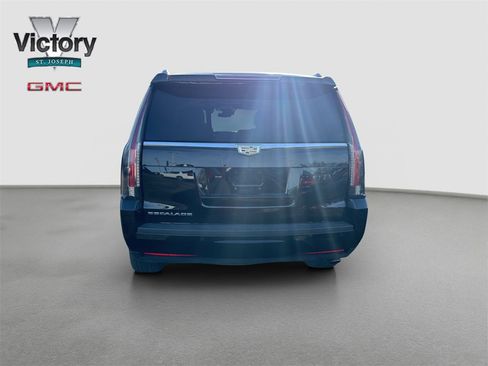 Used 2020 Cadillac Escalade Premium Luxury image 14
