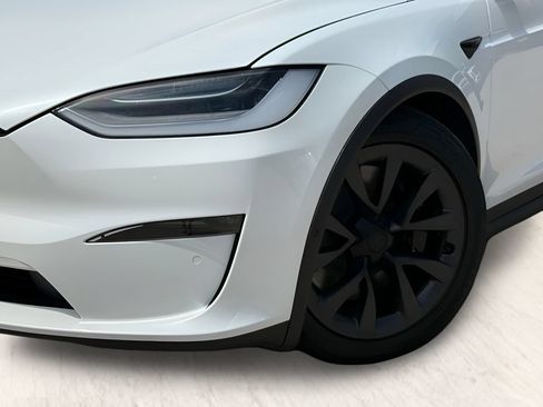 Used 2023 Tesla Model X AWD/4WD image 3