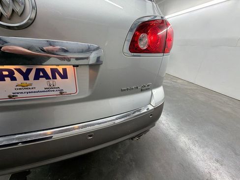 Used 2011 Buick Enclave CXL image 29