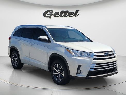 Used 2018 Toyota Highlander XLE FWD image 2