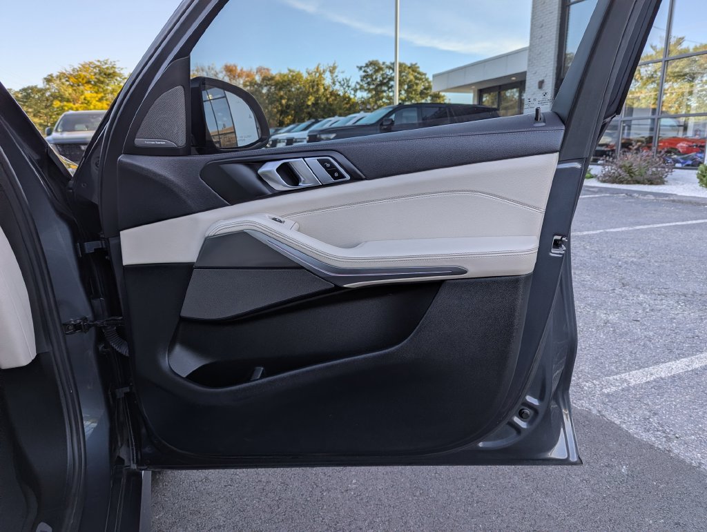 Used 2022 BMW X5 M50i AWD/4WD image 31