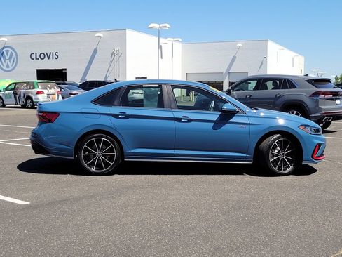 Used 2025 Volkswagen Jetta GLI Autobahn FWD image 5