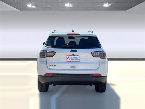 New 2026 Jeep Compass Latitude image 10