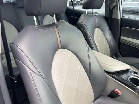 Used 2019 Toyota Camry XLE image 25