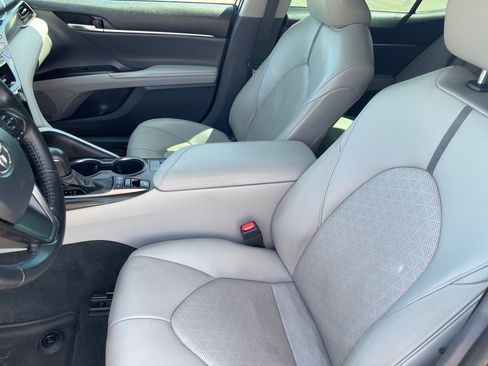 Used 2022 Toyota Camry XSE FWD image 10