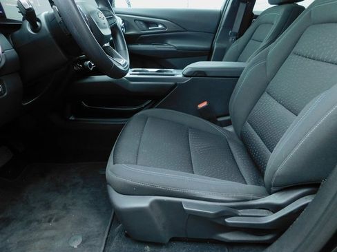 Used 2025 Chevrolet Equinox EV LT image 24