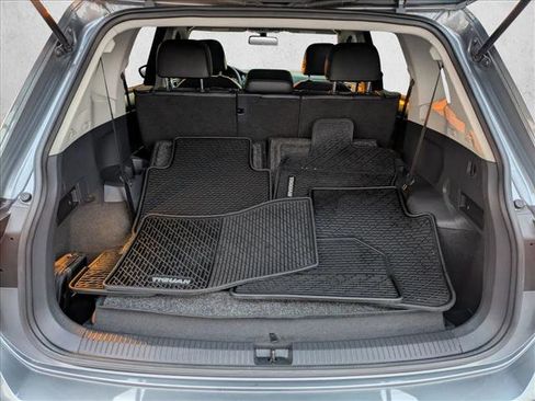 Certified 2020 Volkswagen Tiguan SE R-Line image 7