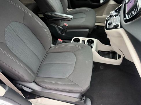 Certified 2023 Chrysler Voyager LX FWD image 51