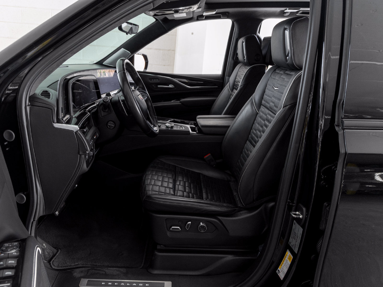 Used 2023 Cadillac Escalade V AWD/4WD image 11