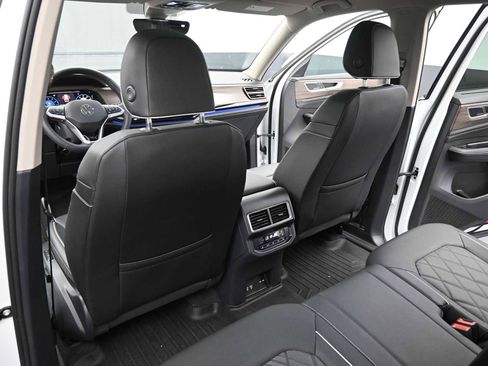 Used 2025 Volkswagen Atlas SEL Premium R-Line image 22