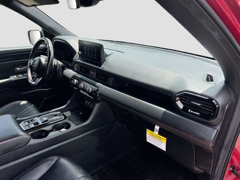 Used 2025 Honda Pilot TrailSport image 31