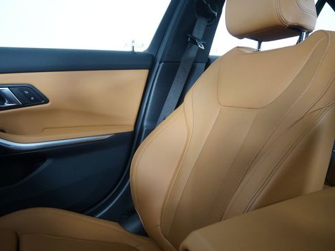 Certified 2025 BMW 330i Sedan image 29