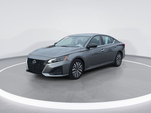 Used 2024 Nissan Altima 2.5 SV image 7