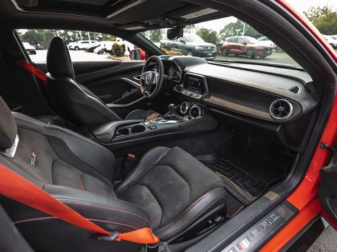 Used 2018 Chevrolet Camaro ZL1 RWD image 25
