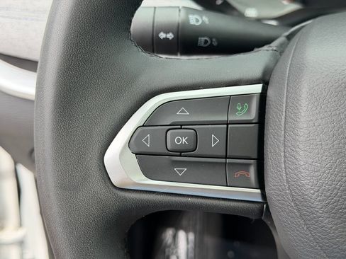 Used 2025 Jeep Compass Latitude w/ Sun & Sound Group AWD/4WD image 26