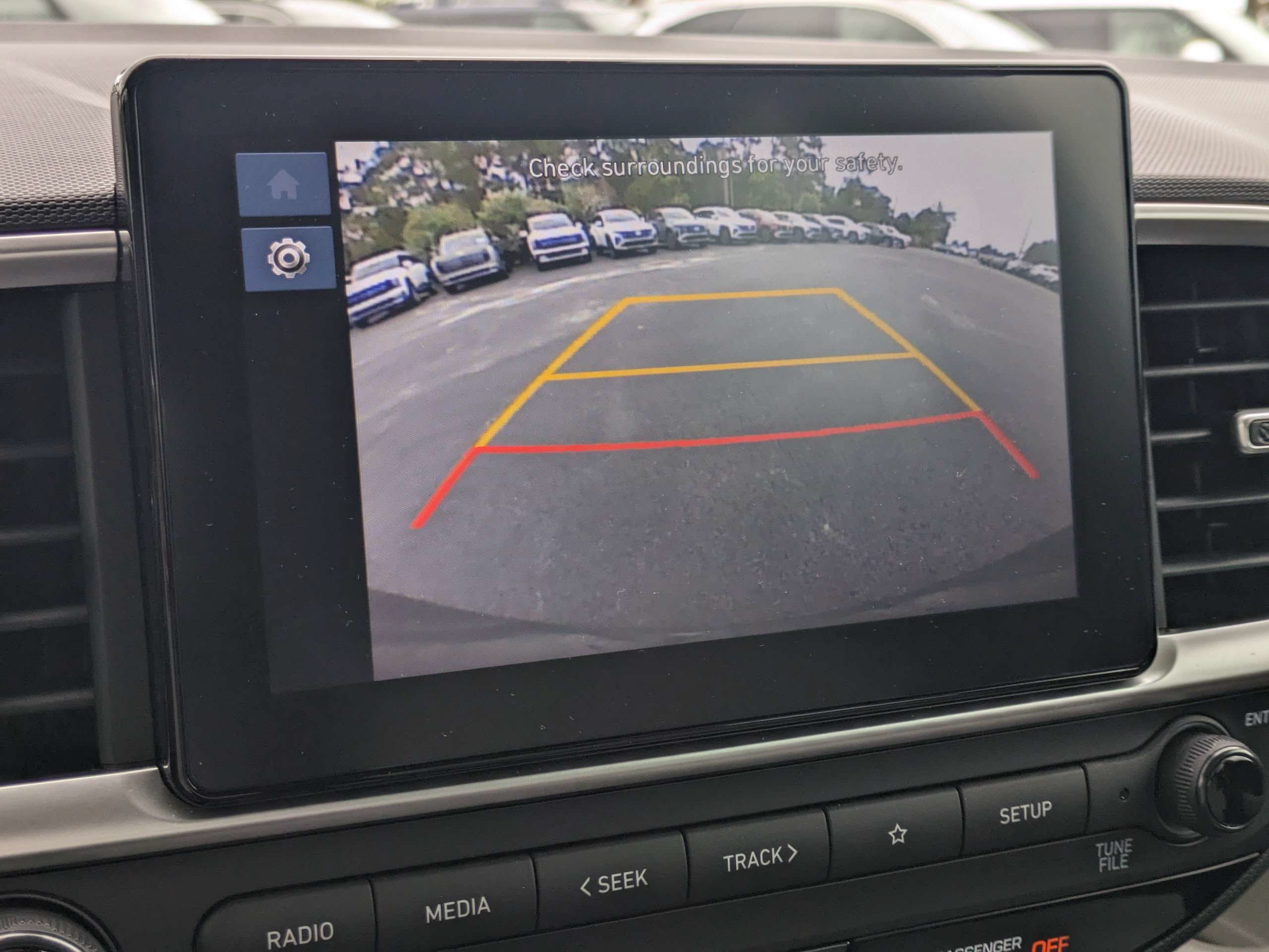 Certified 2025 Hyundai Venue SEL FWD image 28