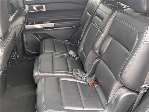 Used 2023 Ford Explorer XLT w/ Equipment Group 202A AWD/4WD image 17