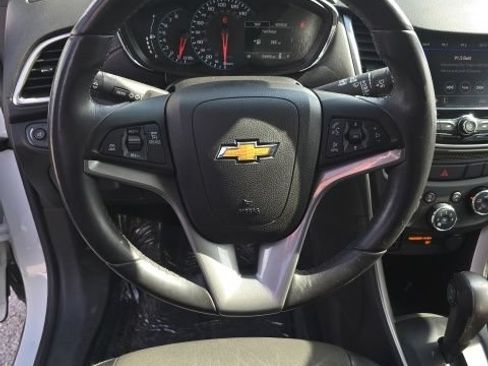 Used 2022 Chevrolet Trax LT w/ LT Convenience Package FWD image 13