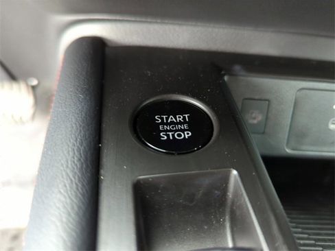 Certified 2025 Nissan Kicks SR image 34