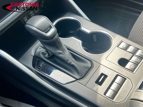 Used 2024 Toyota Highlander LE image 22