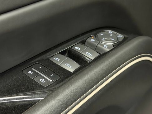 Used 2022 Cadillac Escalade Sport Platinum w/ Heavy-Duty Trailer Package AWD/4WD image 21