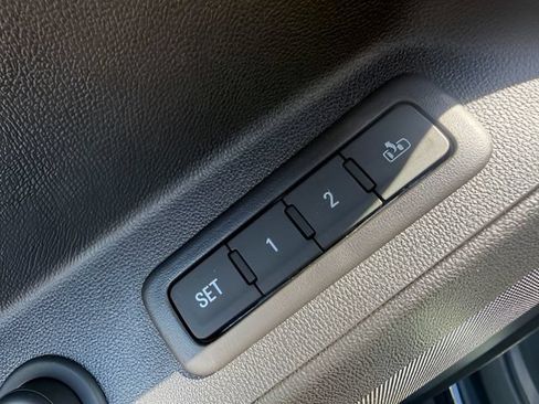 Used 2020 Chevrolet Equinox Premier AWD/4WD image 11