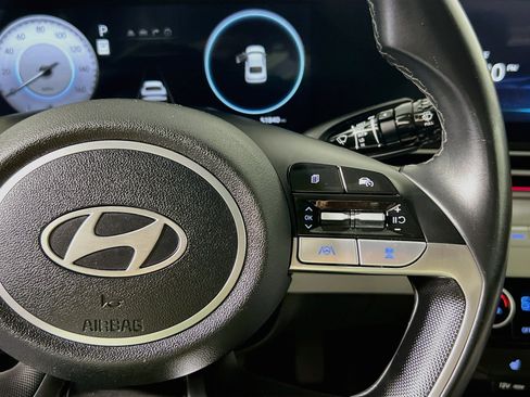 Used 2024 Hyundai Elantra Limited FWD image 19