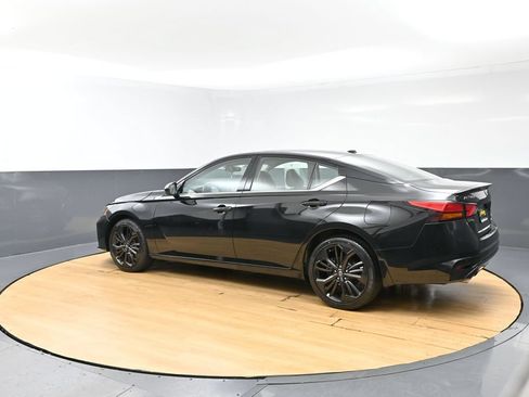 Used 2023 Nissan Altima 2.5 SR AWD/4WD image 3
