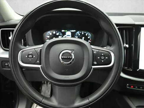 Used 2018 Volvo XC60 T5 Momentum w/ Convenience Package image 14