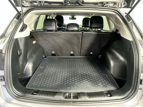 Used 2018 Jeep Compass Latitude w/ Popular Equipment Group image 32