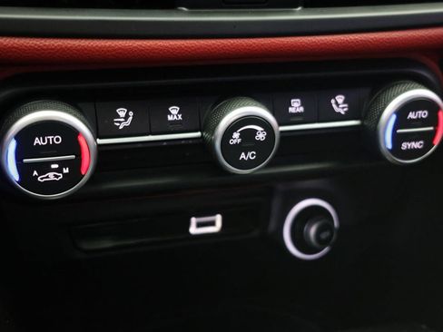 Used 2021 Alfa Romeo Giulia Quadrifoglio image 29